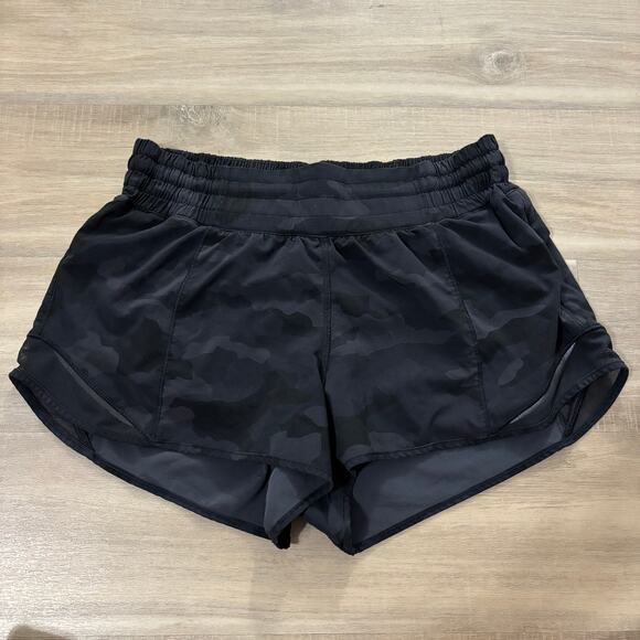 lululemon athletica Pants - Lululemon Hotty Hot Short High-Rise 2.5" Heritage Camo Women Size 6